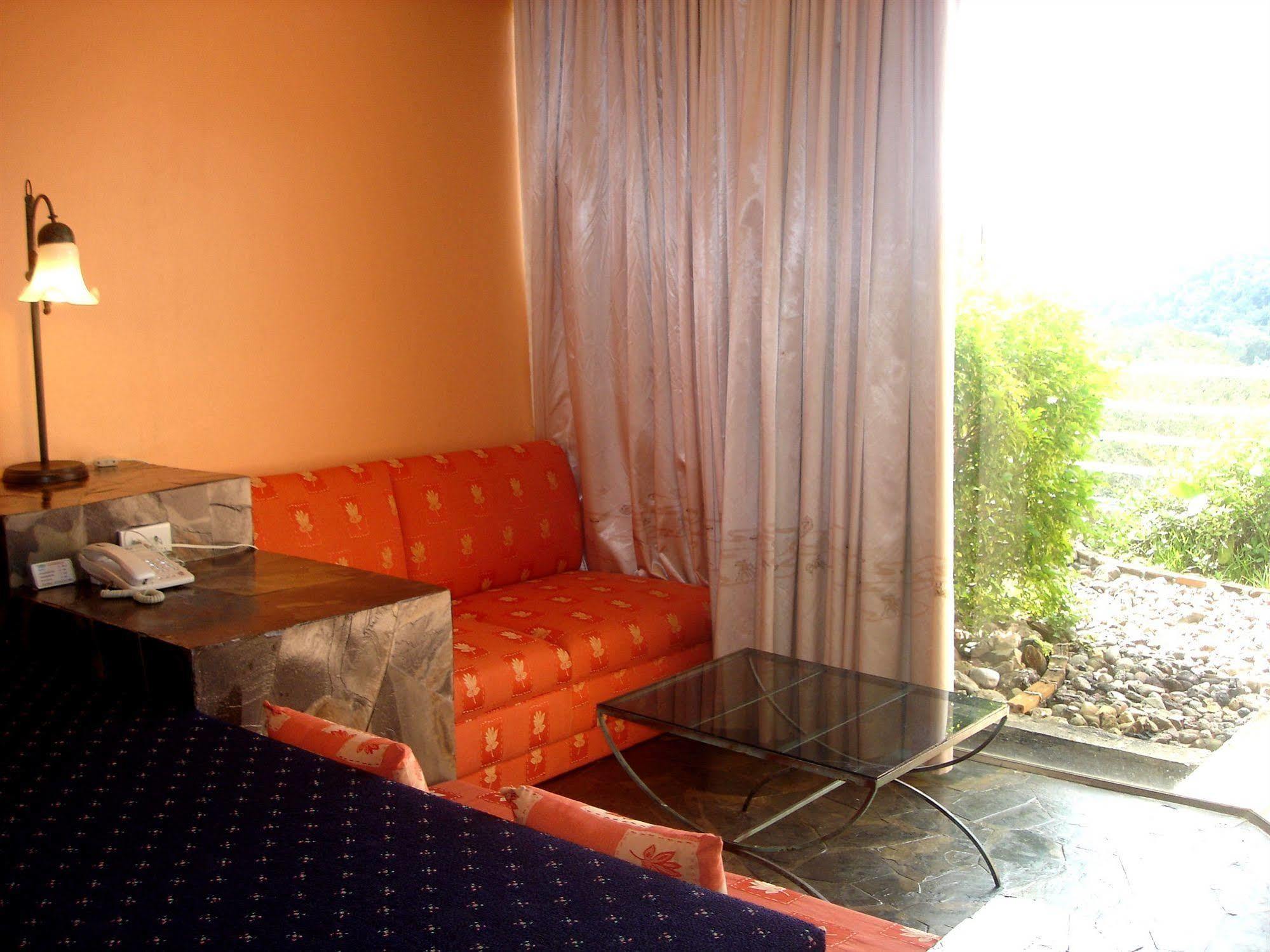 Hinsuay Namsai Resort Rayong Bagian luar foto