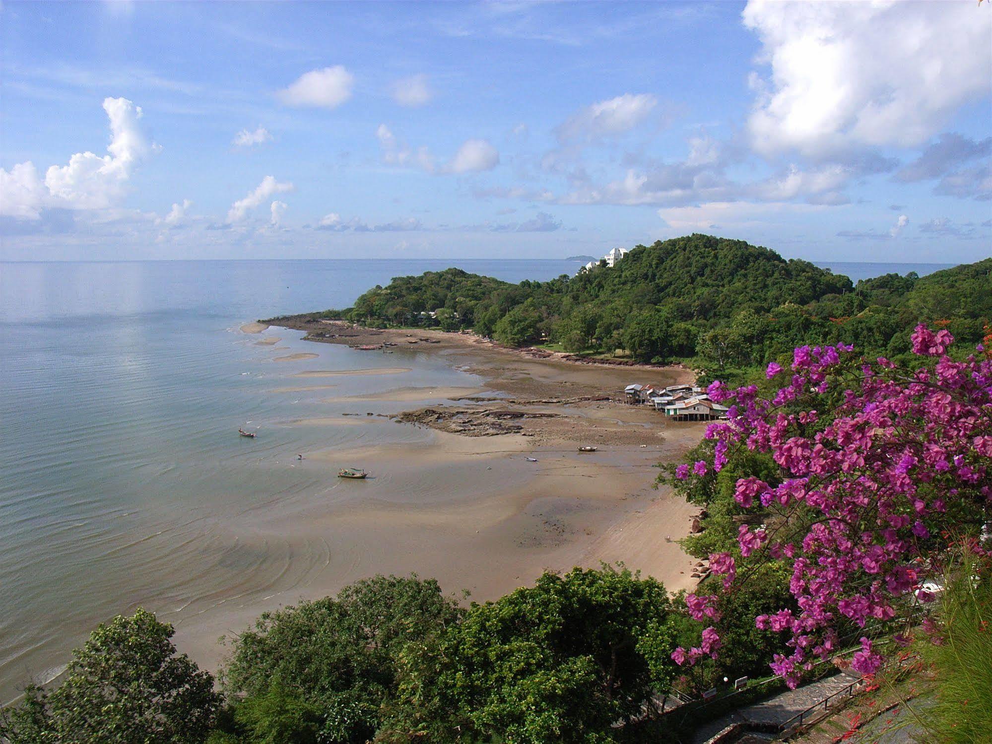 Hinsuay Namsai Resort Rayong Bagian luar foto